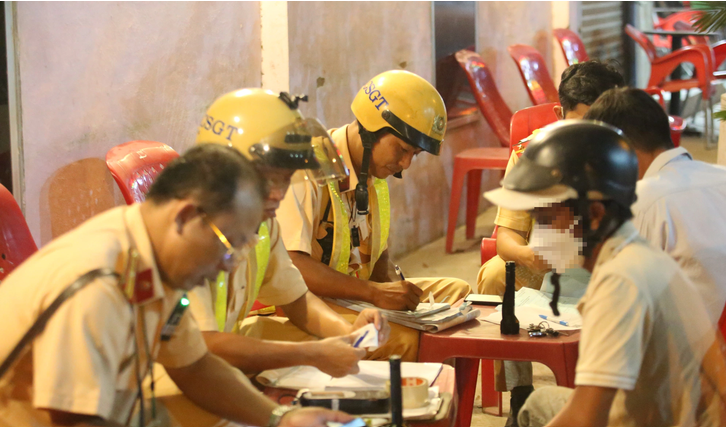 muon van ly do chong doi cua nguoi vi pham nong do con giao thiep vai ly bia anh em lam gi ma gatpng3