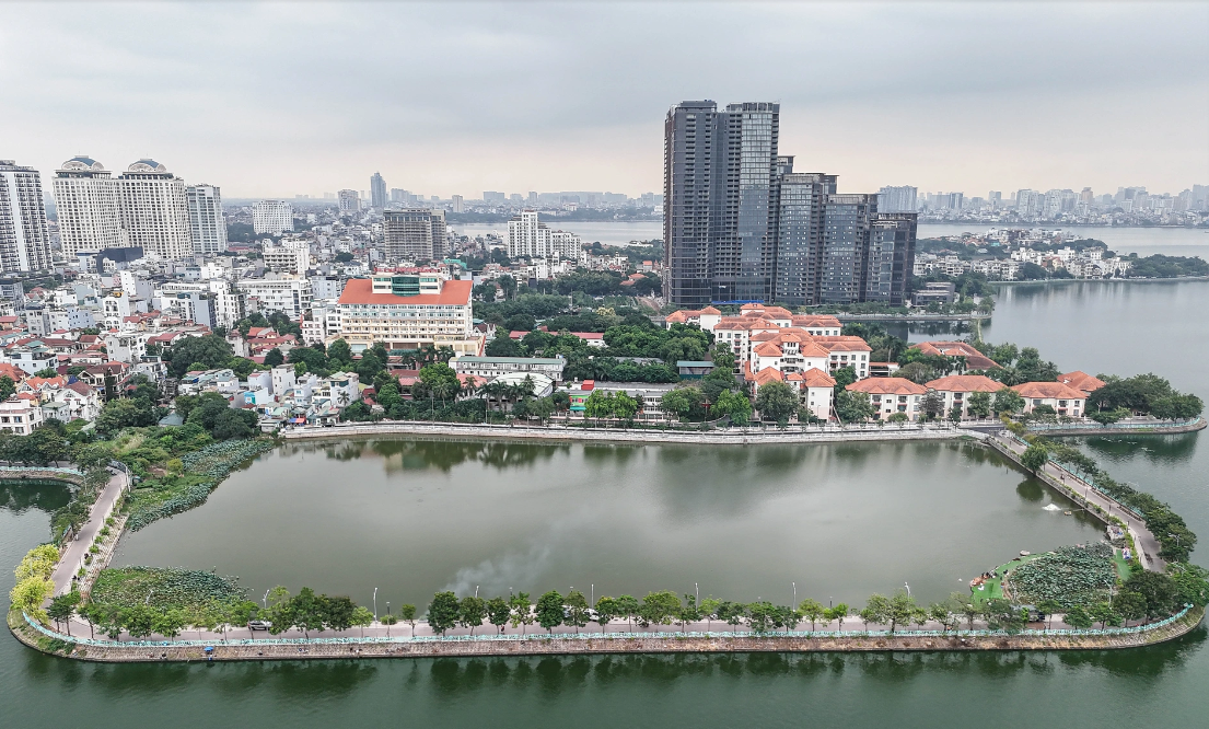 ha noi 8 tan ca koi duoc di chuyen khoi ho dam dong nhuong cho cho hoat dong trong sen