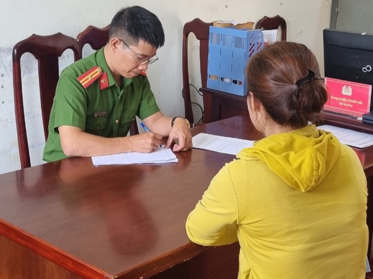 tin tuc an ninh hinh su 7 11 2023 lua huy dong von nu chu cua hang sim the chiem doat hon 50 ty dong2 tin tuc an ninh hinh su 7 11 2023 lua huy dong von nu chu cua hang sim the chiem doat hon 50 ty dong2