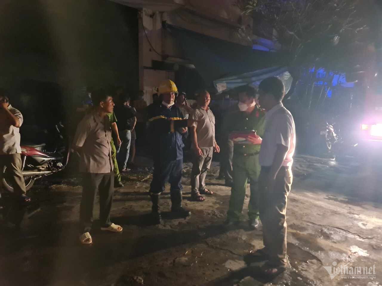 can canh kho hang 2 000m2 o tp hcm bi thieu rui sau 3 gio chim trong bien lua5