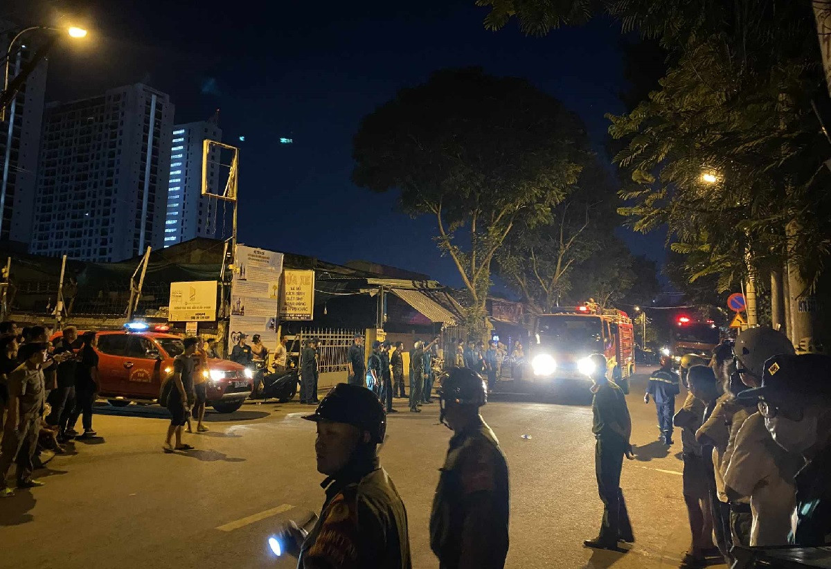 can canh kho hang 2 000m2 o tp hcm bi thieu rui sau 3 gio chim trong bien lua7