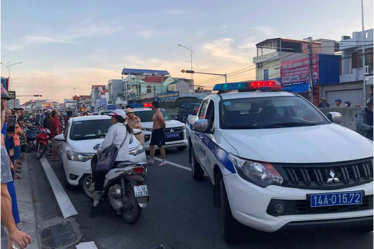 tai xe lui xe chay chot kiem tra nong do con di chuyen tu quang ninh ve den hai phong bi bat giu tai xe lui xe chay chot kiem tra nong do con di chuyen tu quang ninh ve den hai phong bi bat giu
