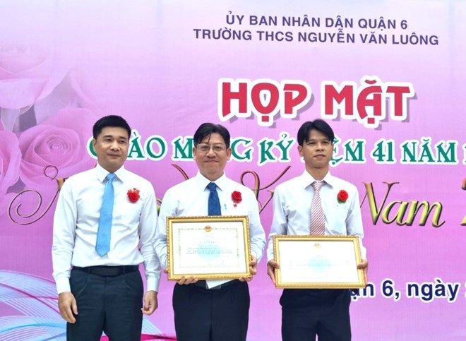 thay hieu truong xin doi hoa qua lay the bhyt cho hoc sinh ngheo nhan niem vui bat ngo thay hieu truong xin doi hoa qua lay the bhyt cho hoc sinh ngheo nhan niem vui bat ngo