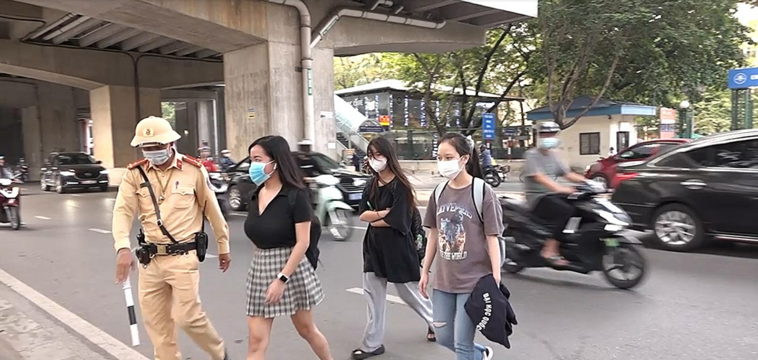 nguoi dan ha noi ngo ngang khi bi xu phat boi mot thoi quen nhieu nguoi mac phai6 nguoi dan ha noi ngo ngang khi bi xu phat boi mot thoi quen nhieu nguoi mac phai6