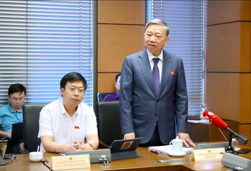 bo truong to lam viec doi giay phep lai xe sang chat lieu nhua pet la can thiet1