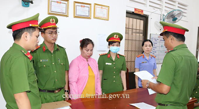 tin tuc an ninh hinh su 28 11 2023 lat tay chieu tro cua 2 nu quai lua cac cua hang vang hon 250 trieu dong3