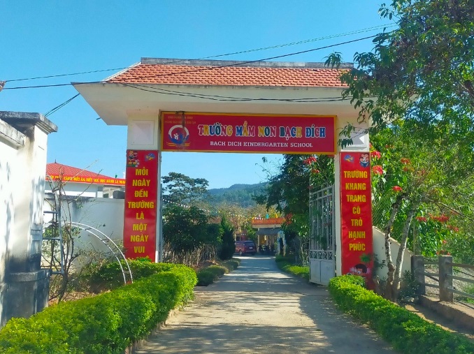 hieu truong mot truong mam non o ha giang bi dinh chi cong tac do khong minh bach trong thu chi