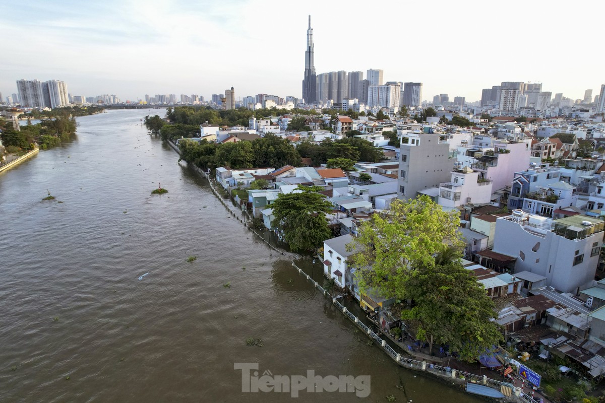 ubnd tp hcm chi dao khan cac don vi lien quan ve vu sat lo ke thanh da10