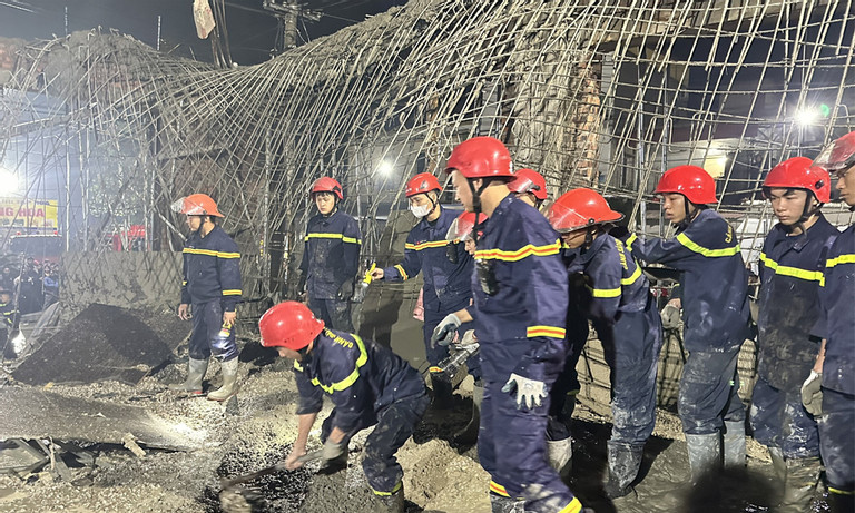 hien truong vu sap gian giao o thanh hoa mot nguoi thiet mang sau khi bi vui lap trong khoi be tong3