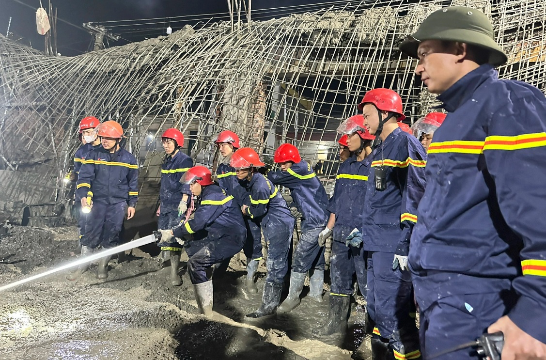 hien truong vu sap gian giao o thanh hoa mot nguoi thiet mang sau khi bi vui lap trong khoi be tong4