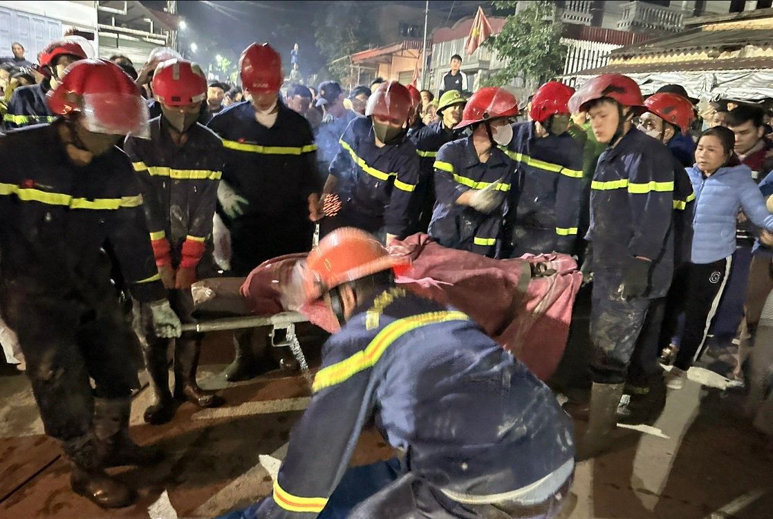 hien truong vu sap gian giao o thanh hoa mot nguoi thiet mang sau khi bi vui lap trong khoi be tong9