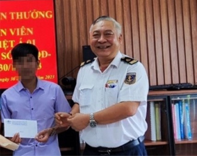 giam doc cang vu hang hai quang nam bi bat do nghi van tham o tai san