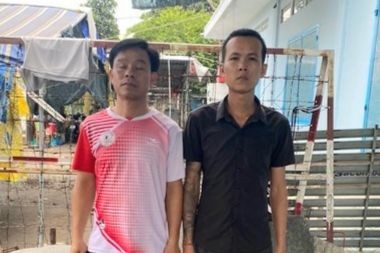 bat 2 doi tuong dung co le hanh hung nguoi phu nu truoc cong truong hoc nghi van mau thuan tu mon no khung 2 bat 2 doi tuong dung co le hanh hung nguoi phu nu truoc cong truong hoc nghi van mau thuan tu mon no khung 2