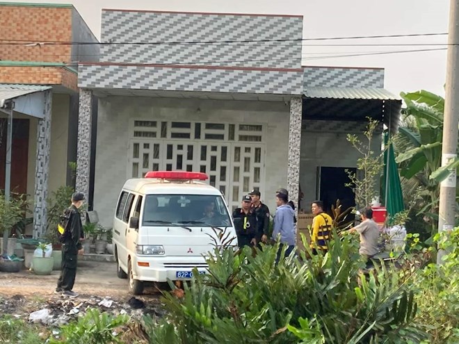 luc luong trinh sat quen an tang cuong flycam ngay dem truy vet nghi pham giet nguoi lan tron trong rung3