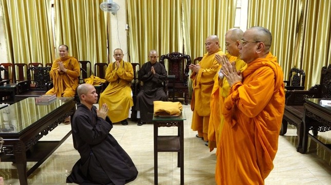 sau khi nhan loi ve hanh vi thieu chuan muc tru tri chua tu duc xin hoan tuc
