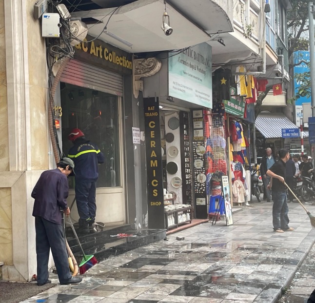 hien truong vu hoa hoan tai can nha 5 tang tren pho hang gai4 hien truong vu hoa hoan tai can nha 5 tang tren pho hang gai4