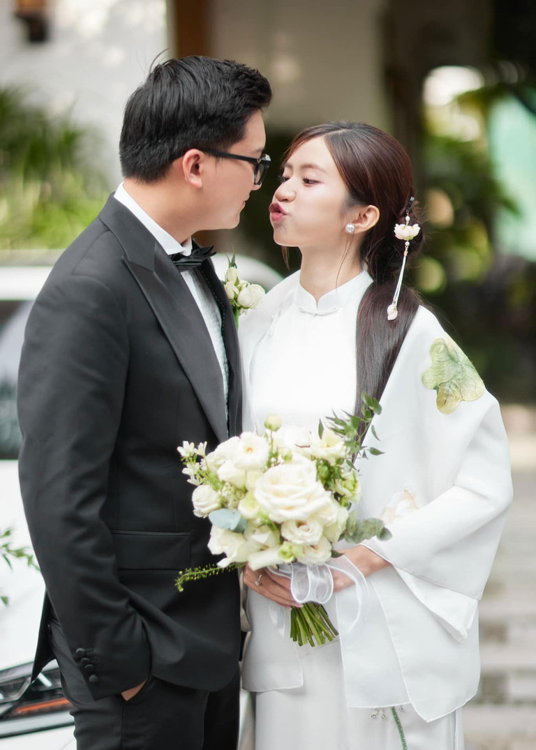 dam cuoi em ut van van cua thuong ngay nang ve tinh te nhe nhang he lo gia the tai phiet cua dang trai7