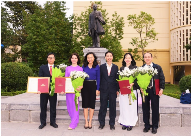 chan dung nu giao su duy nhat nganh y nam 2023 tung duoc tap chi forbes viet nam binh chon la nguoi phu nu co tam anh huongpng000 chan dung nu giao su duy nhat nganh y nam 2023 tung duoc tap chi forbes viet nam binh chon la nguoi phu nu co tam anh huongpng000