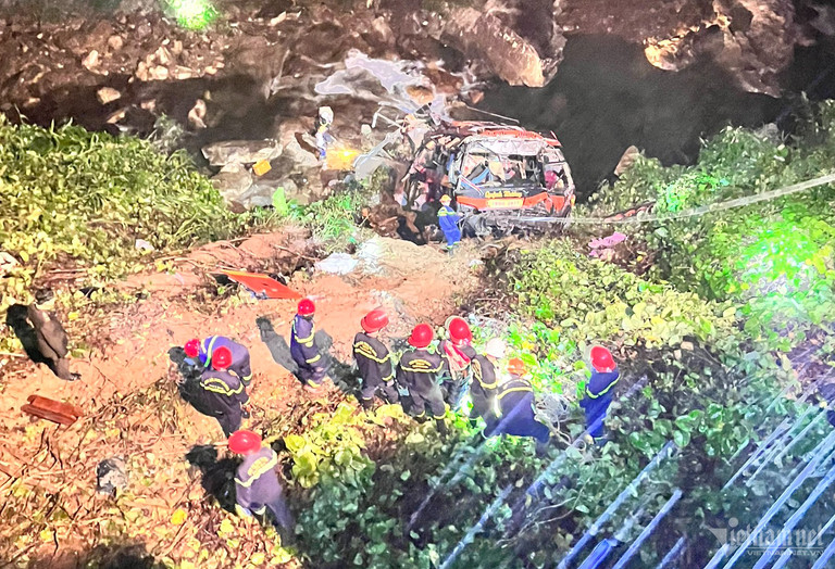 hien truong vu xe khach lao xuong vuc o cao toc la son tuy loan nhieu nguoi thiet mang mat tich