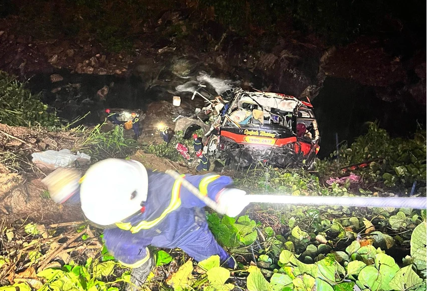 hien truong vu xe khach lao xuong vuc o cao toc la son tuy loan nhieu nguoi thiet mang mat tich6