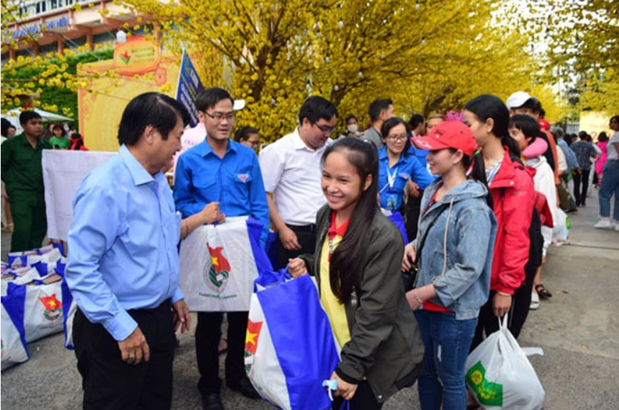 Tình huống pháp luật - Sa thải người lao động để không phải thưởng Tết, chủ doanh nghiệp có thể bị phạt tù