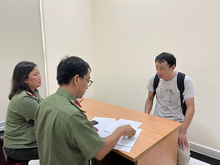 tin tuc an ninh hinh su 25 1 2024 tam giu hinh su tai xe say xin keo le xe mo to cua csgt2