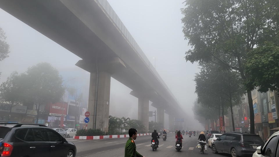 sang som ha noi chim trong suong mu phuong tien di chuyen kho khan
