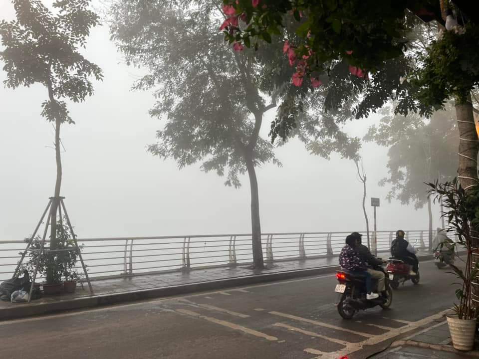 sang som ha noi chim trong suong mu phuong tien di chuyen kho khan19
