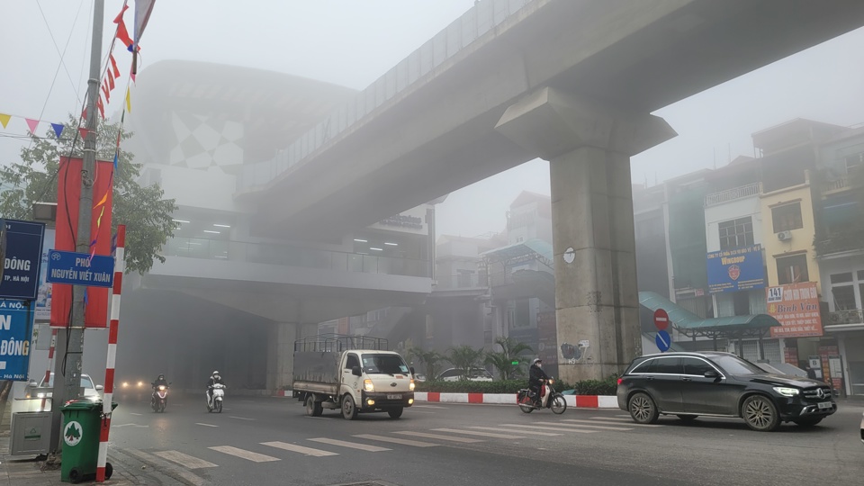 sang som ha noi chim trong suong mu phuong tien di chuyen kho khan2