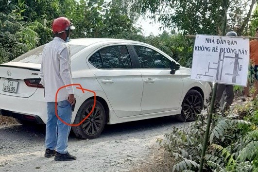 cong an thong tin ve vu nguoi dan ong trung nien dung sung ban chi thien de giai tan dam dong