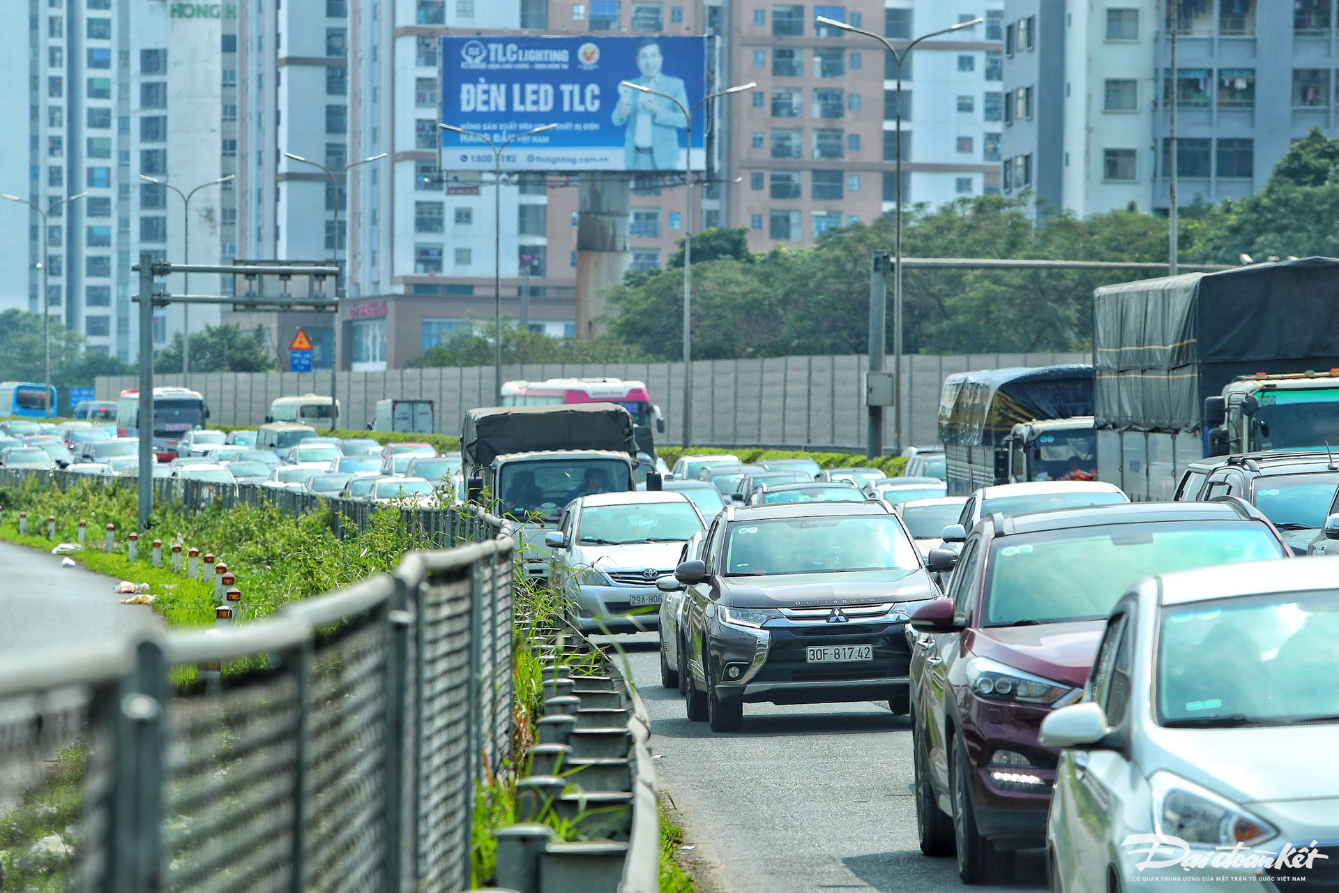 chieu mung 4 tet cua ngo thu do un tac keo dai khi nguoi dan bat dau quay lai ha noi11
