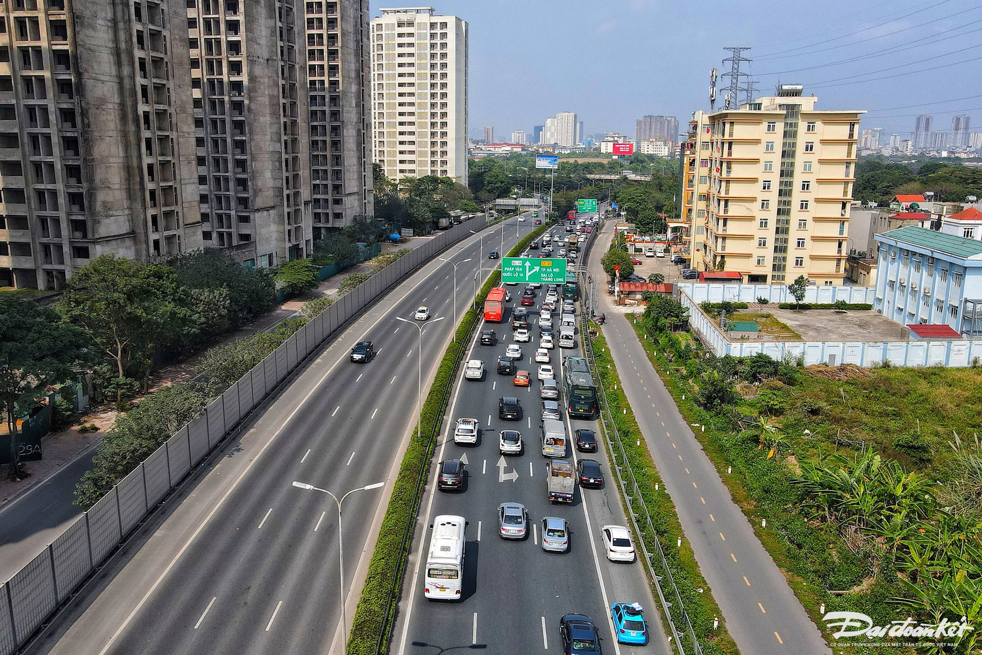 chieu mung 4 tet cua ngo thu do un tac keo dai khi nguoi dan bat dau quay lai ha noi12