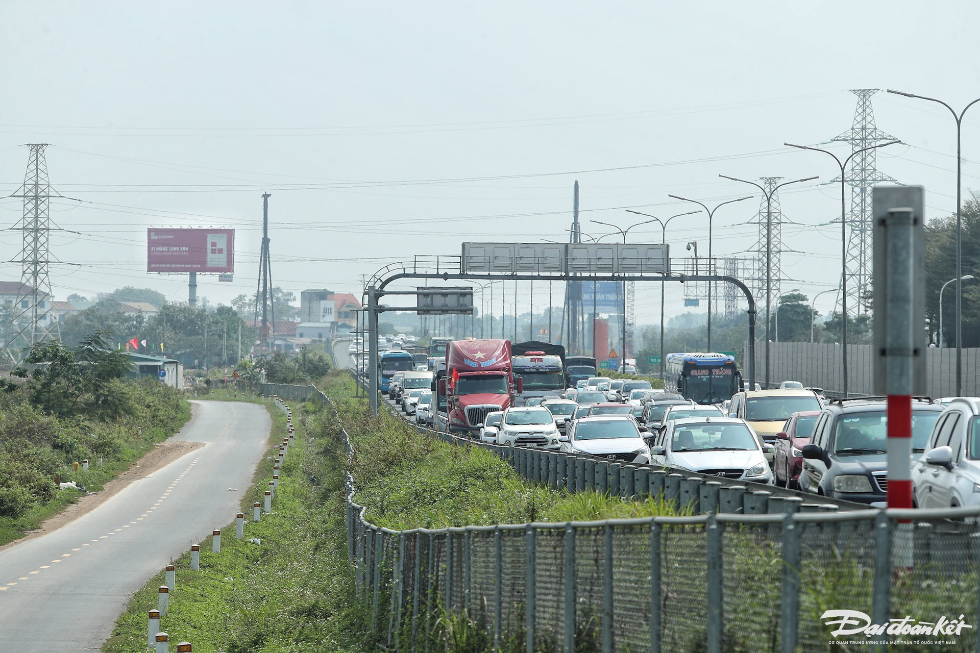 chieu mung 4 tet cua ngo thu do un tac keo dai khi nguoi dan bat dau quay lai ha noi13