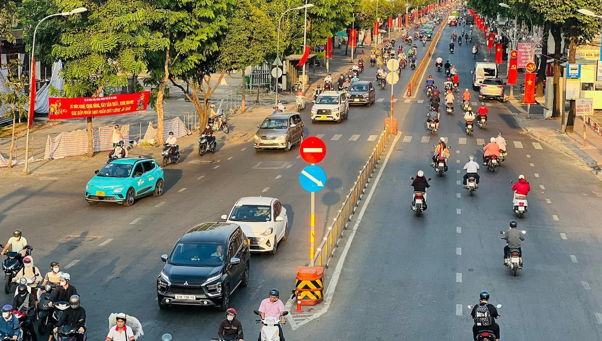 duong pho tp hcm thong thoang trong ngay dau di lam sau ky nghi tet11