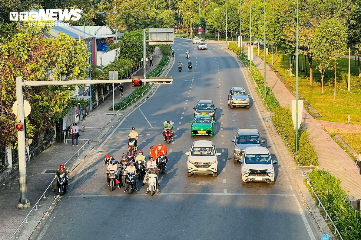 duong pho tp hcm thong thoang trong ngay dau di lam sau ky nghi tet12