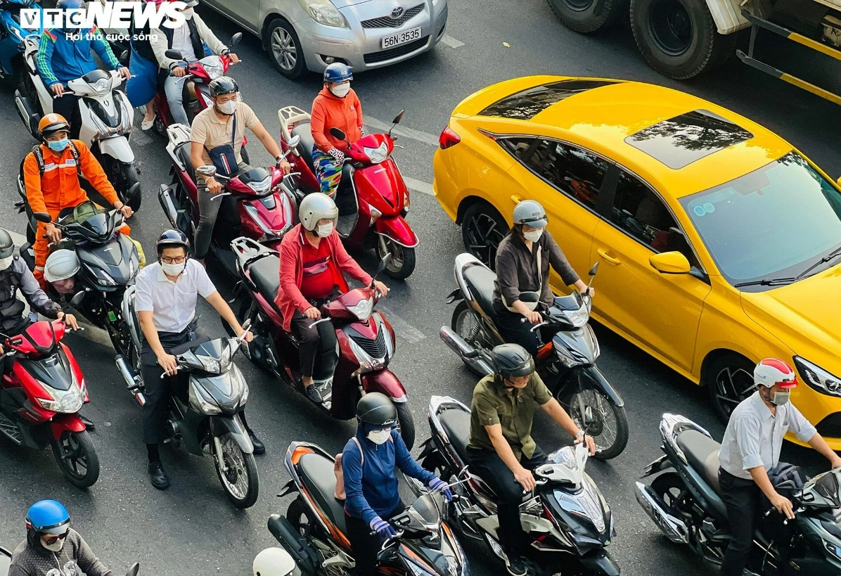 duong pho tp hcm thong thoang trong ngay dau di lam sau ky nghi tet15