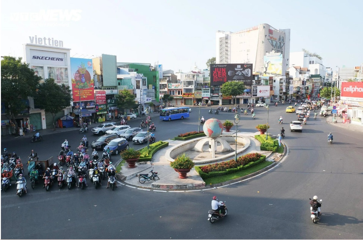 duong pho tp hcm thong thoang trong ngay dau di lam sau ky nghi tet16