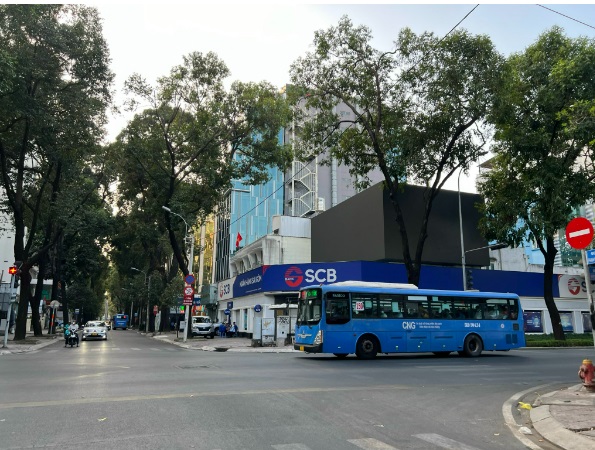 duong pho tp hcm thong thoang trong ngay dau di lam sau ky nghi tet8
