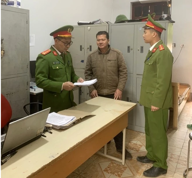 tin tuc an ninh hinh su 15 2 2024 bat doi tuong van chuyen 2 banh heroin tai ben xe yen nghia chieu mung 4 tet0