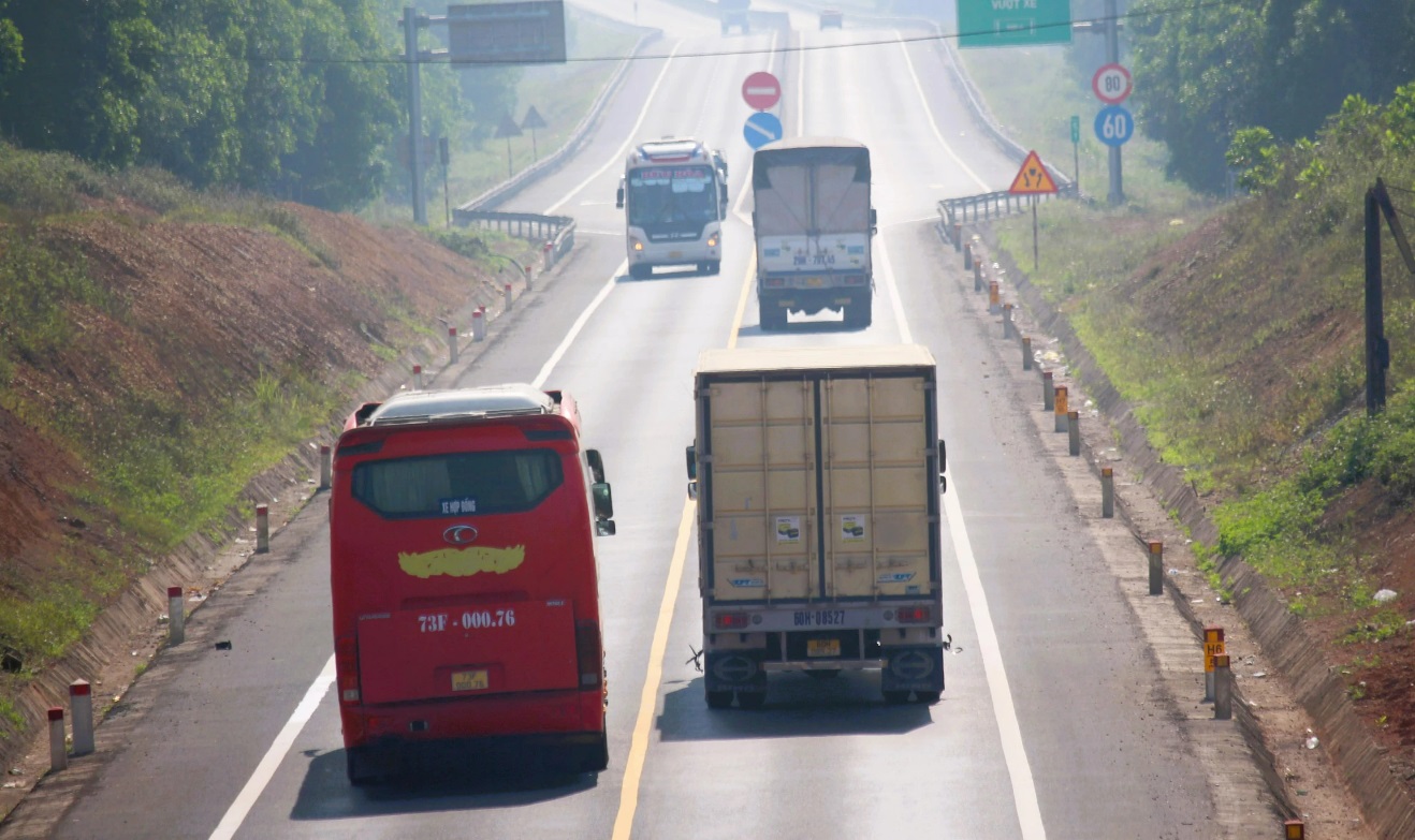sau vu tai nan nghiem trong tinh trang vuot au lan lan cao toc cam lo la son van tiep dien