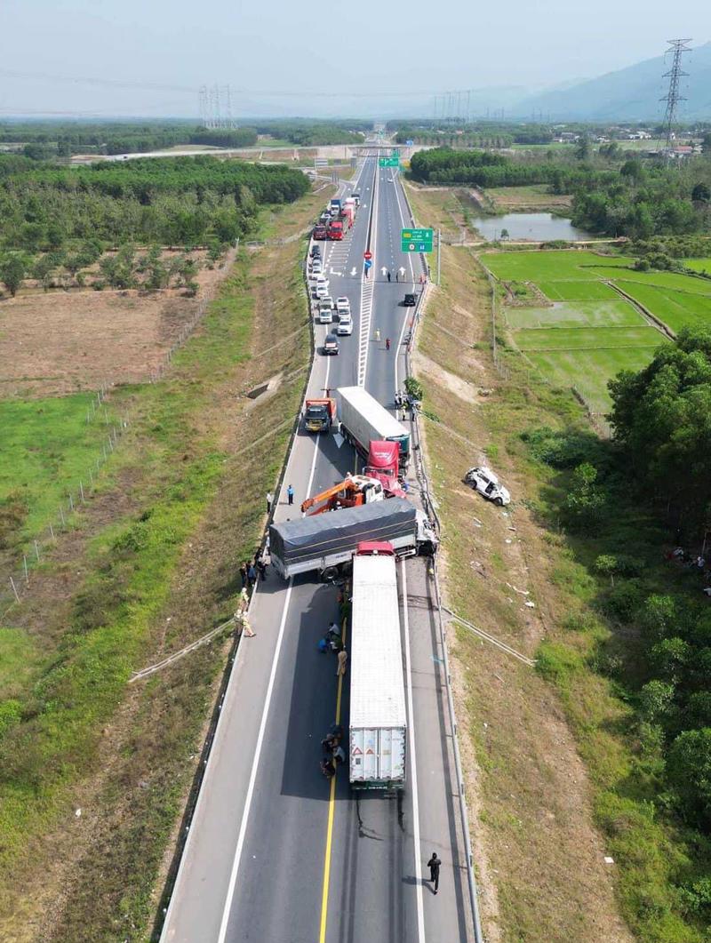 vu tai nan tren cao toc cam lo la son loi chia se dau xot cua nguoi chong mat vo va 2 con2 vu tai nan tren cao toc cam lo la son loi chia se dau xot cua nguoi chong mat vo va 2 con2