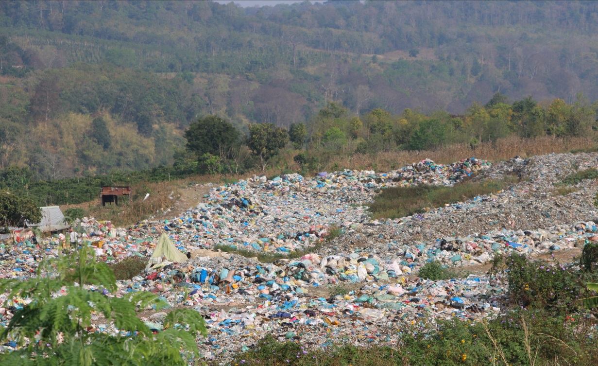 ron nguoi canh kim tiem nam la liet tai bai rac dan sinh o dak nong