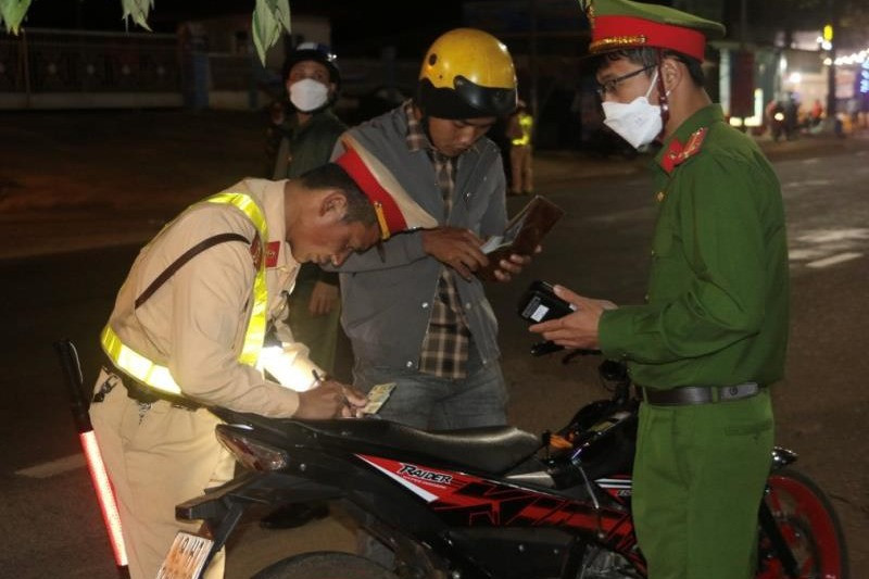 ly giai nguyen nhan 1 nu tai xe bi phat kich khung vi pham nong do con nhung khong bi tuoc bang lai ly giai nguyen nhan 1 nu tai xe bi phat kich khung vi pham nong do con nhung khong bi tuoc bang lai