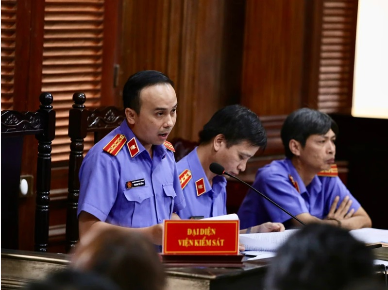 hinh anh ba han ni ong tran van sy gay roc hoc hac xuat hien tai toa4 hinh anh ba han ni ong tran van sy gay roc hoc hac xuat hien tai toa4