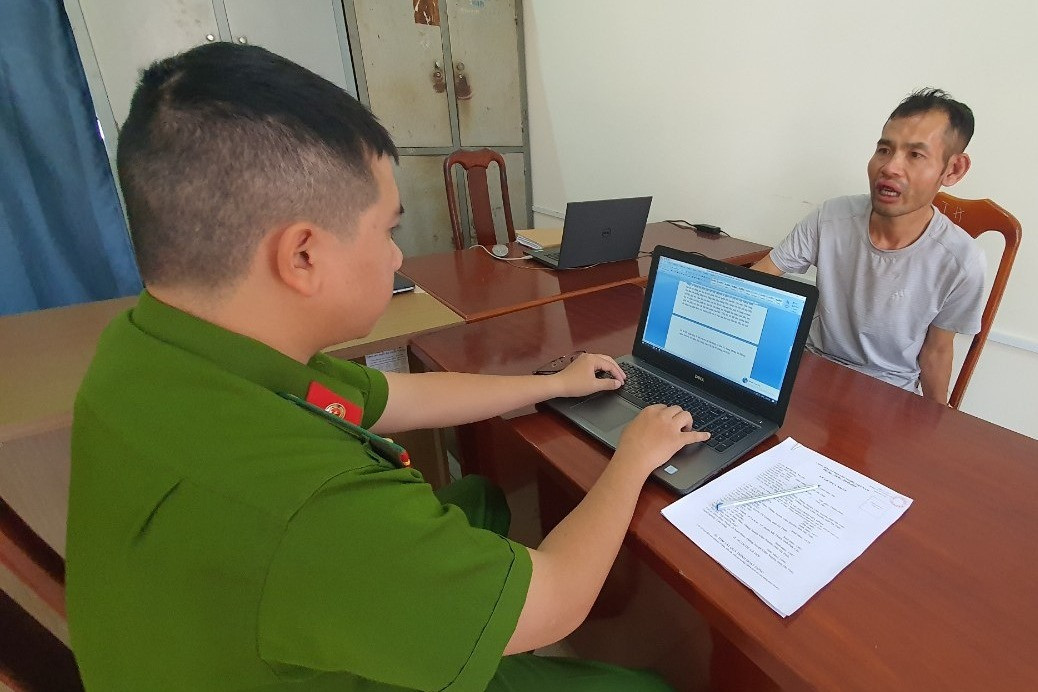 bat doi tuong mang nhieu tien an ngua quen duong cu hiep dam mot phu nu giua ban ngay bat doi tuong mang nhieu tien an ngua quen duong cu hiep dam mot phu nu giua ban ngay