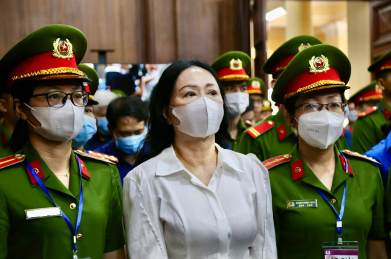 bi cao truong my lan mac ao so mi trang xuat hien tai phien toa xet xu vu van thinh phat2
