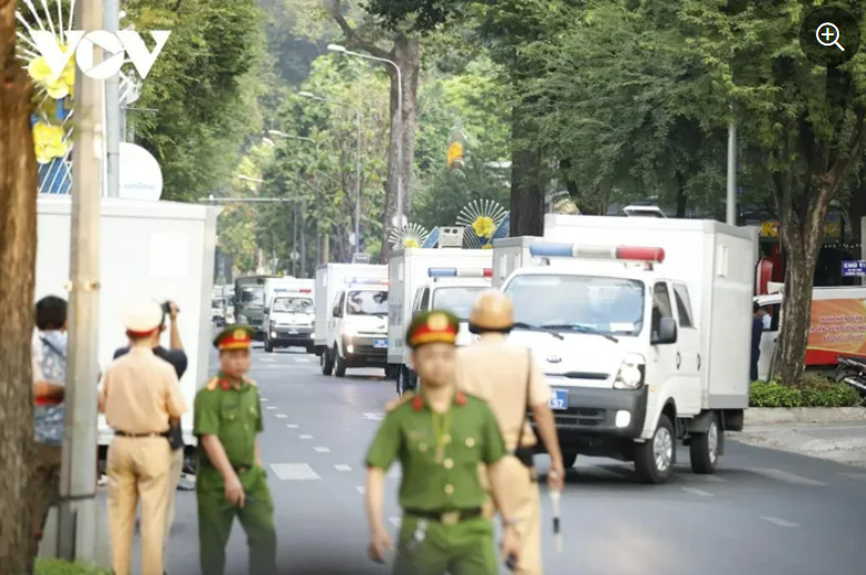 bi cao truong my lan mac ao so mi trang xuat hien tai phien toa xet xu vu van thinh phat3