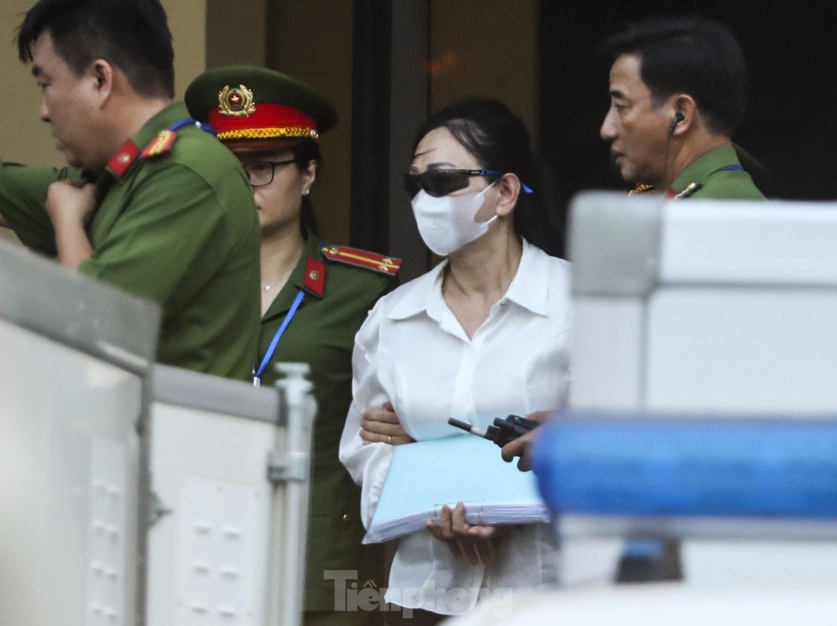 ket thuc ngay xet xu dau tien vo chong bi cao truong my lan deo kinh den roi toa3 ket thuc ngay xet xu dau tien vo chong bi cao truong my lan deo kinh den roi toa3