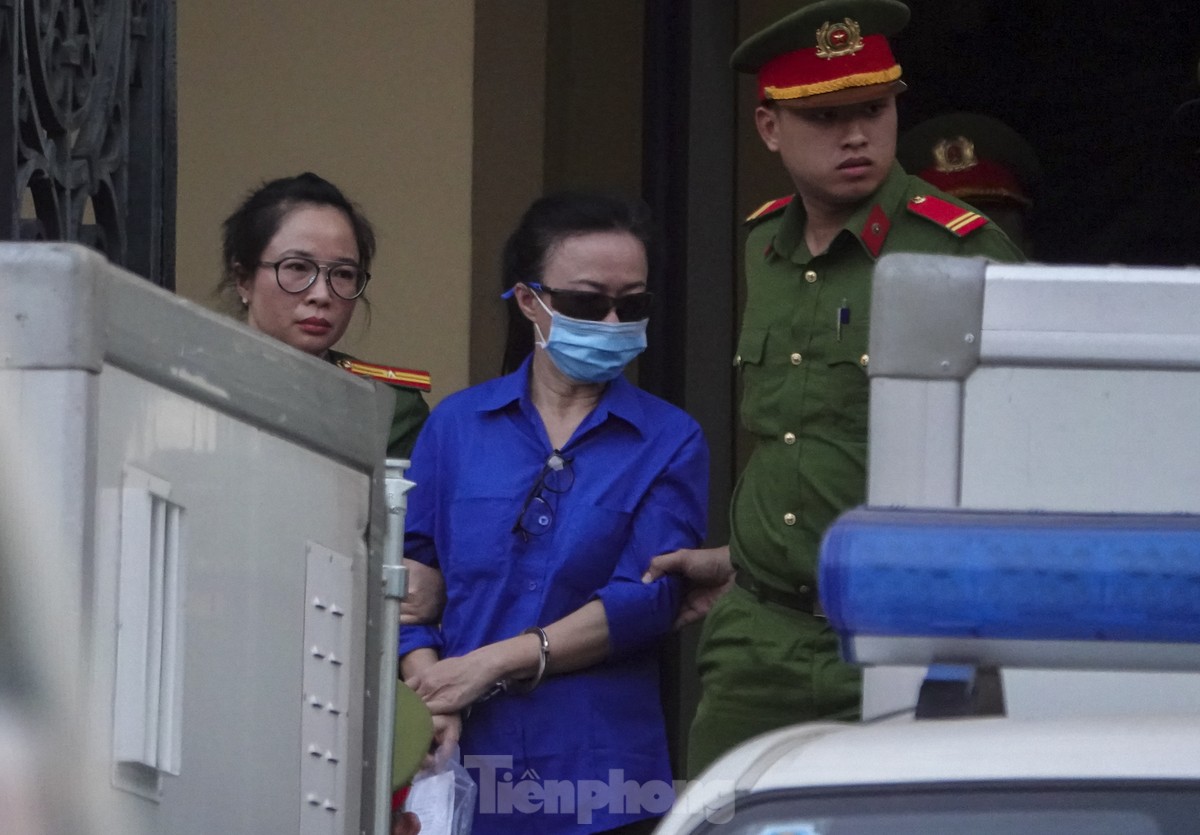 ket thuc ngay xet xu dau tien vo chong bi cao truong my lan deo kinh den roi toa6 ket thuc ngay xet xu dau tien vo chong bi cao truong my lan deo kinh den roi toa6