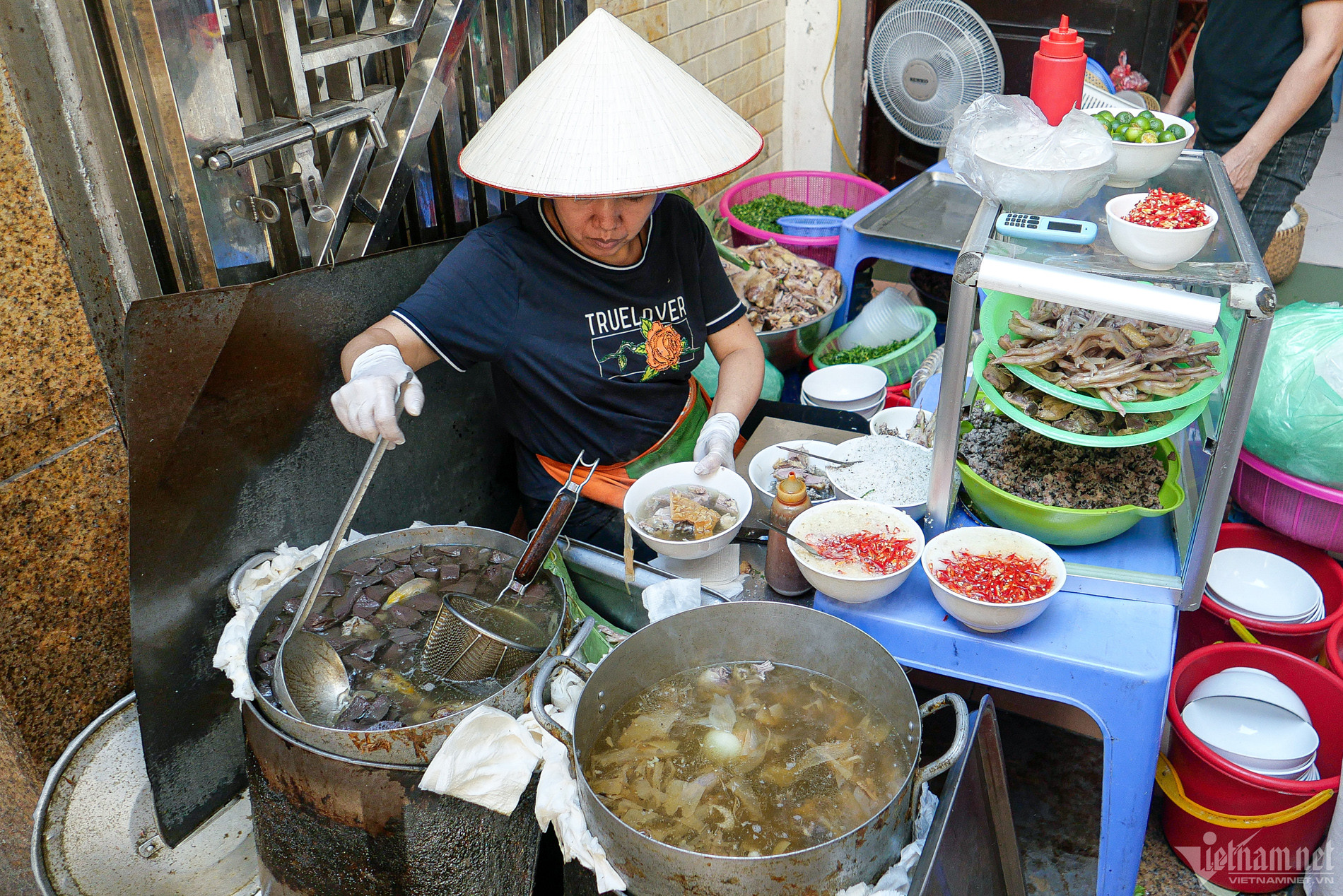 quan bun ngan chui noi tieng ha noi bi xu phat vi ve sinh an toan thuc pham quan bun ngan chui noi tieng ha noi bi xu phat vi ve sinh an toan thuc pham